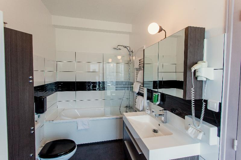 Номер Superior, D Primahotel Airport Jakarta Terminal 1a