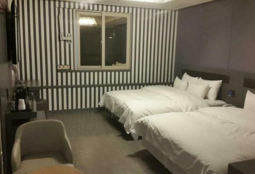 غرفة عائلية, Jinju Kai