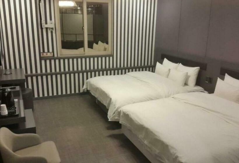 غرفة عائلية, Jinju Kai