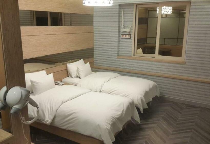 غرفة ديلوكس, Jinju Kai