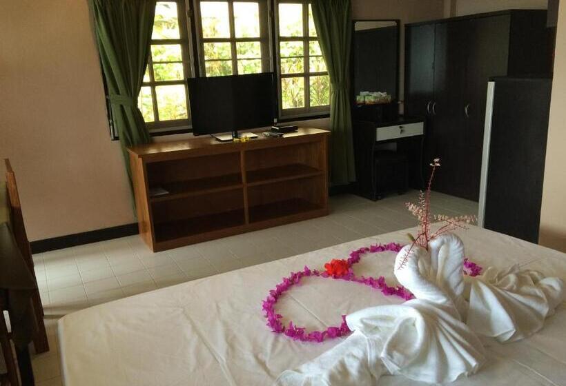 스탠다드 방갈로 정원 전망, Kata Beachwalk Hotel And Bungalows