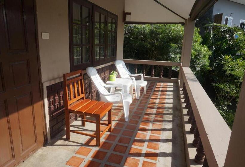 스탠다드 방갈로 정원 전망, Kata Beachwalk Hotel And Bungalows