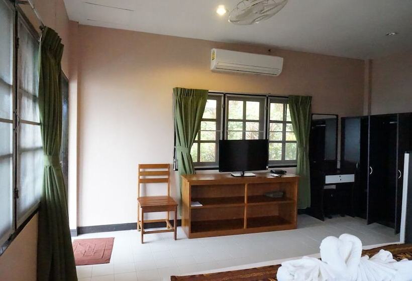 스탠다드 방갈로 정원 전망, Kata Beachwalk Hotel And Bungalows