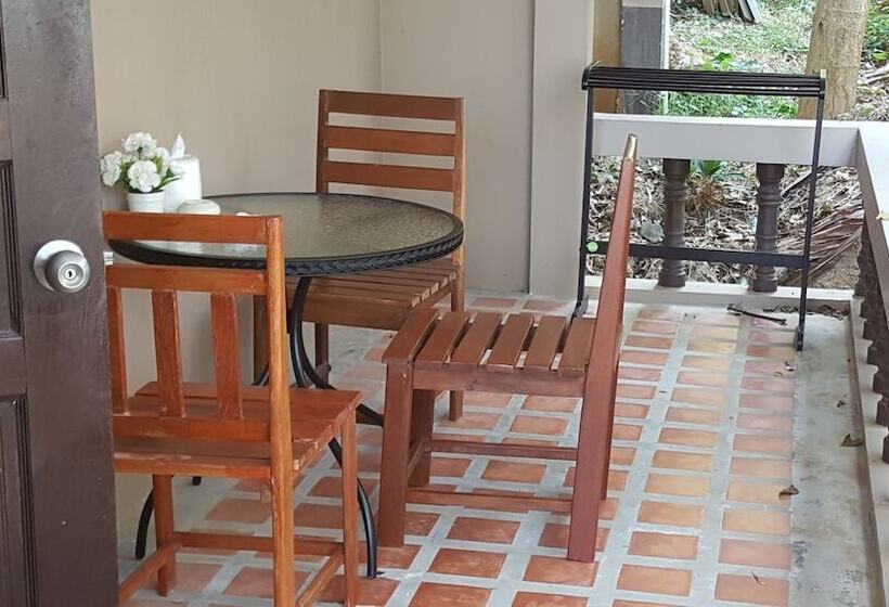 스탠다드 방갈로 정원 전망, Kata Beachwalk Hotel And Bungalows