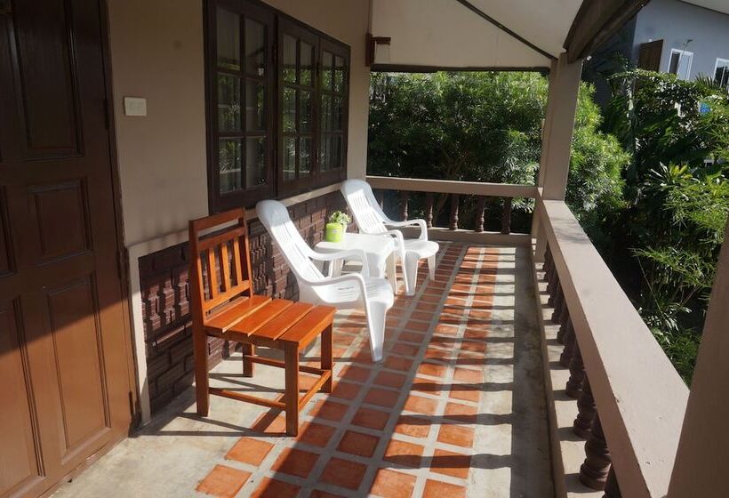 스탠다드 방갈로 정원 전망, Kata Beachwalk Hotel And Bungalows