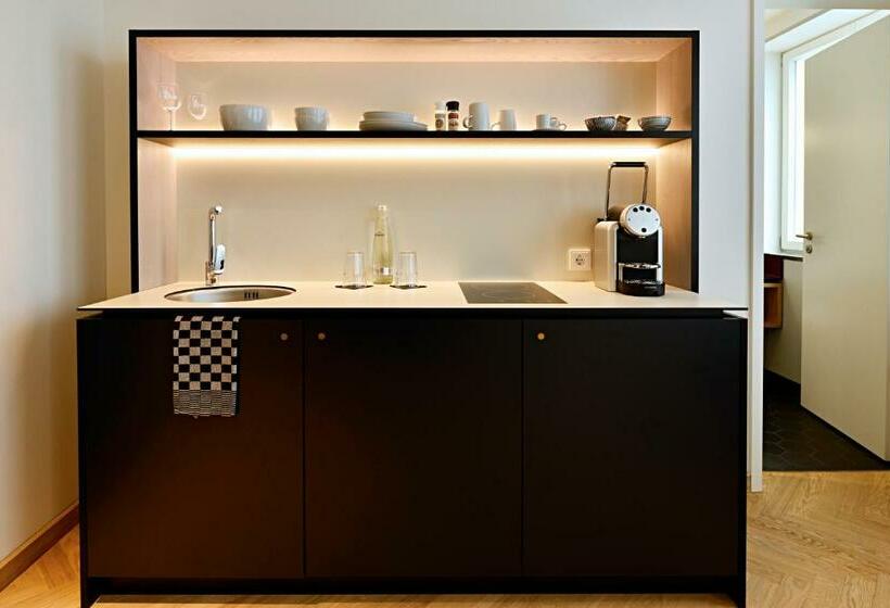 Апартаменты Комфорт 1 Спальня, Melter Hotel & Apartments   A Neighborhood