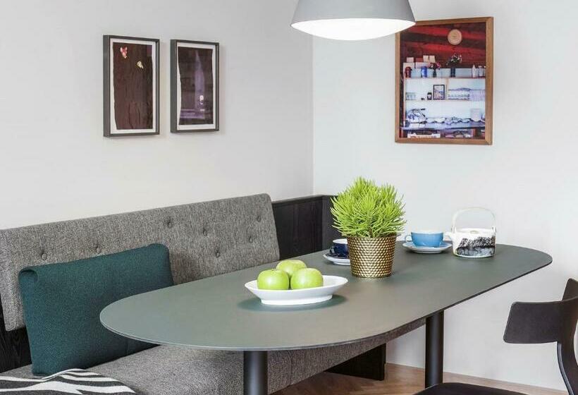 Апартаменты Комфорт 1 Спальня, Melter Hotel & Apartments   A Neighborhood