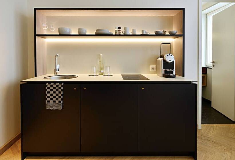 Апартаменты Комфорт 1 Спальня, Melter Hotel & Apartments   A Neighborhood