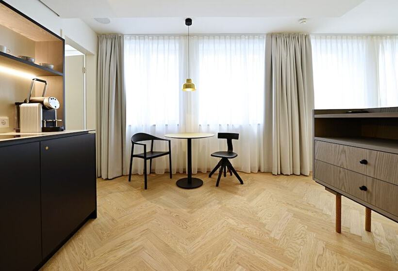 Апартаменты Комфорт 1 Спальня, Melter Hotel & Apartments   A Neighborhood
