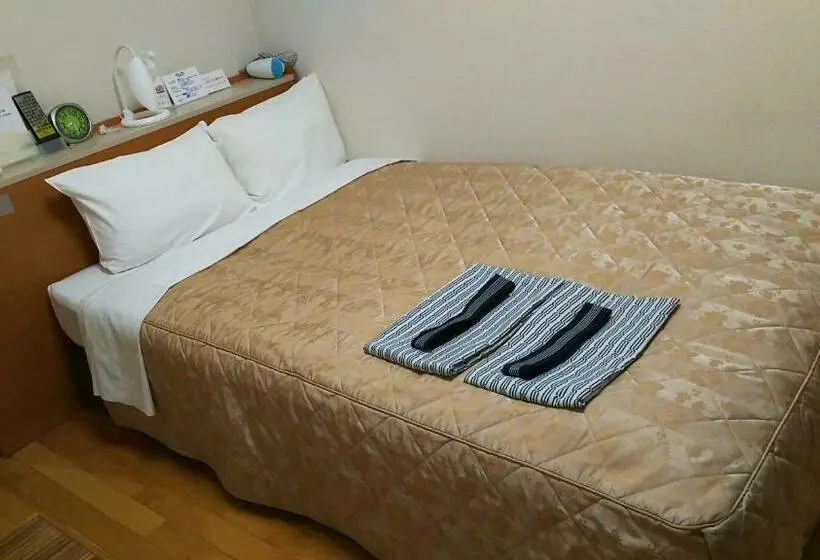 ダブルベッドのベーシックルーム, New Central Hotel Katsuta