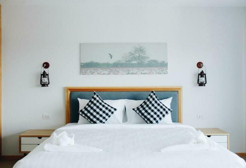 디럭스 룸 킹사이즈 침대, Phukaning