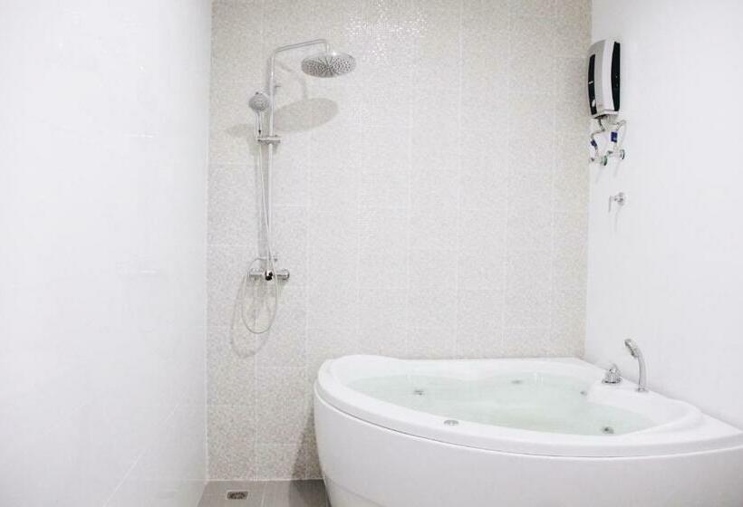 스탠다드 룸 킹사이즈 침대, Phukaning