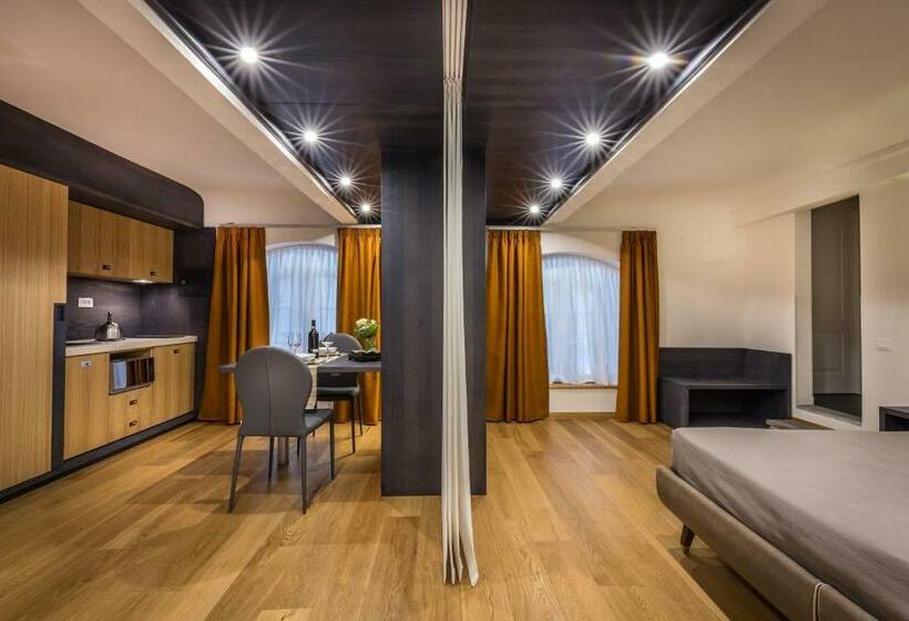 استودیوی استاندارد, Martelli 6 Suite & Apartments