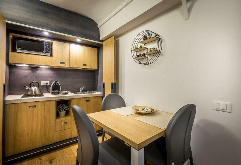 استودیوی استاندارد, Martelli 6 Suite & Apartments