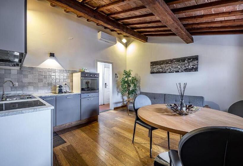 سوئیت پریمیوم, Martelli 6 Suite & Apartments