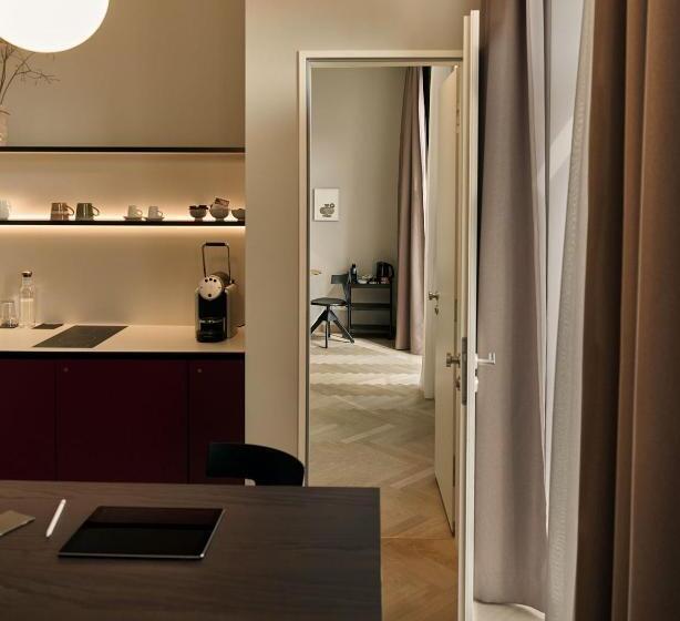 Апартаменты Комфорт 1 Спальня, Melter Hotel & Apartments   A Neighborhood