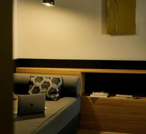 آپارتمان لوکس 1 خوابه, Melter Hotel & Apartments   A Neighborhood