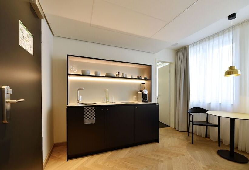 Апартаменты Комфорт 1 Спальня, Melter Hotel & Apartments   A Neighborhood