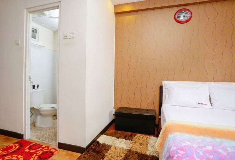 Standart Oda, Redliving Apartemen The Suites Metro   Mary Tower E