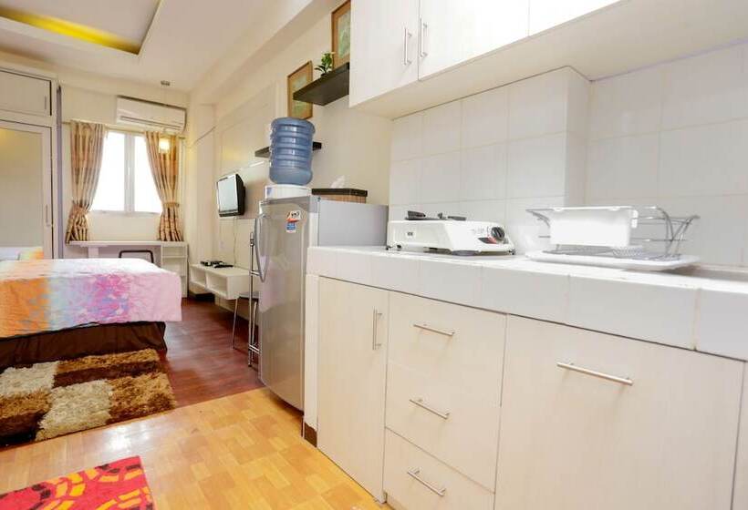 Standart Oda, Redliving Apartemen The Suites Metro   Mary Tower E