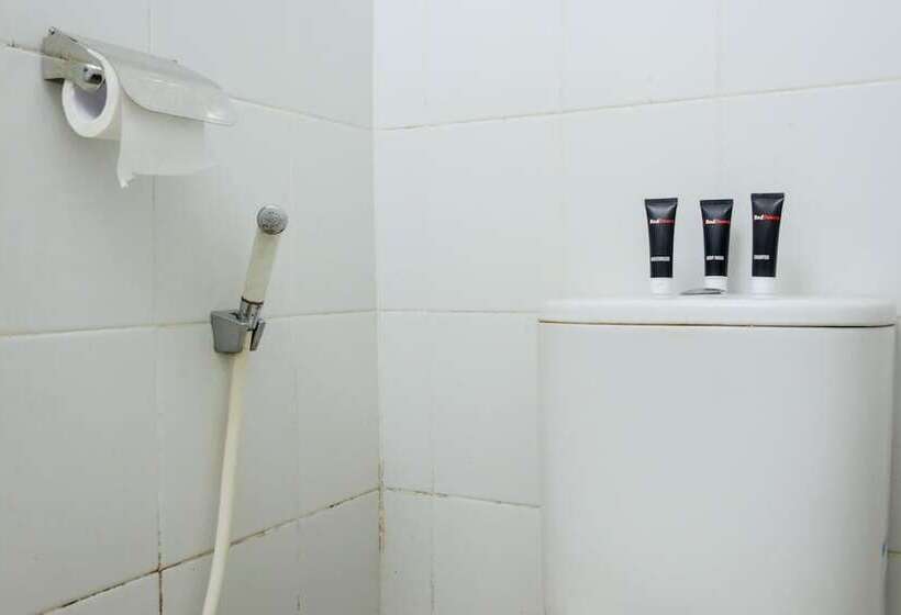 Standart Oda, Redliving Apartemen The Suites Metro   Mary Tower E