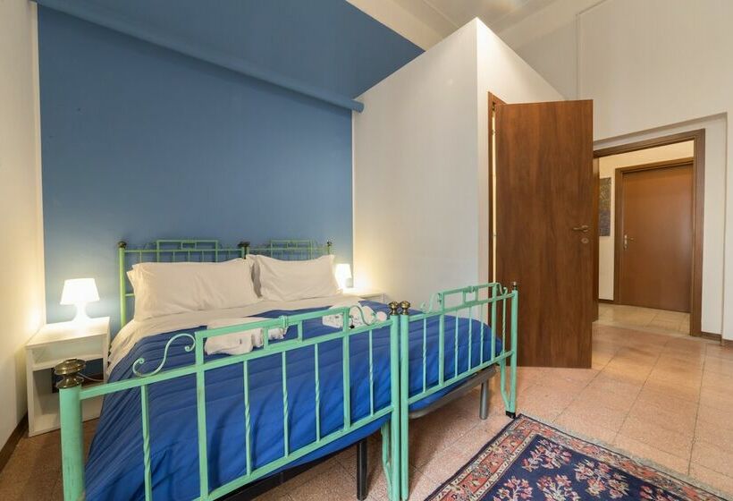 غرفة قياسية ثلاثية, Tra L Etna E Il Mare B&b