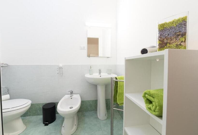 غرفة قياسية ثلاثية, Tra L Etna E Il Mare B&b