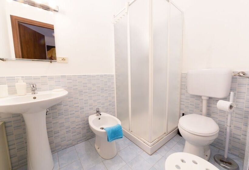 غرفة قياسية ثلاثية, Tra L Etna E Il Mare B&b