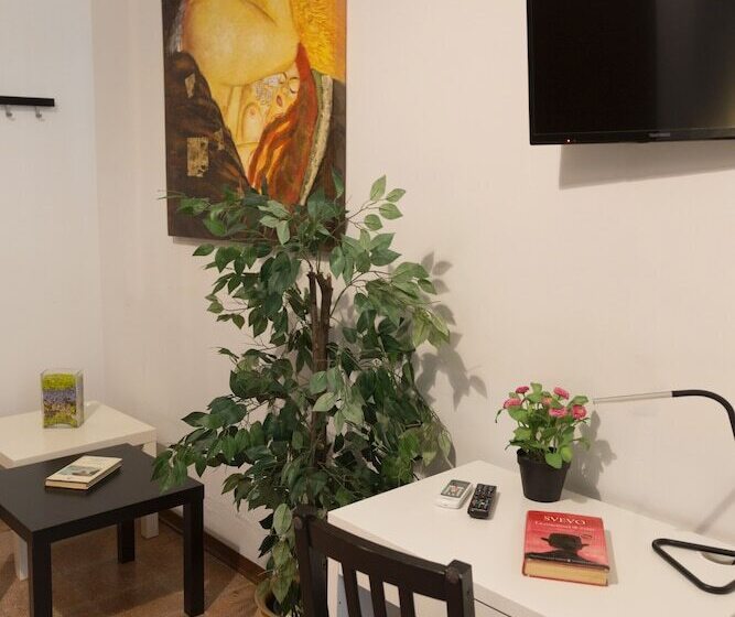 غرفة قياسية ثلاثية, Tra L Etna E Il Mare B&b