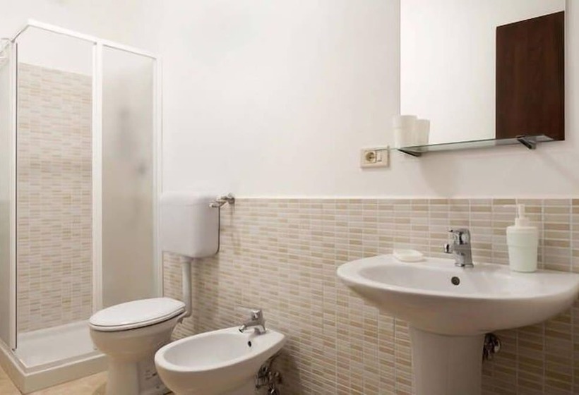 غرفة قياسية ثلاثية, Tra L Etna E Il Mare B&b