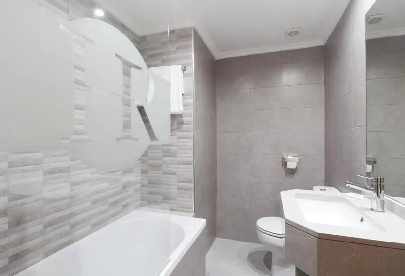 اتاق استاندارد یک نفره, Olympia Ronda Hostel