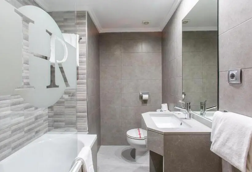 اتاق استاندارد سه نفره, Olympia Ronda Hostel