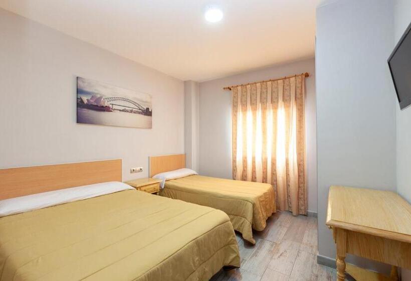 Номер Стандарт Трехместный, Olympia Ronda Hostel