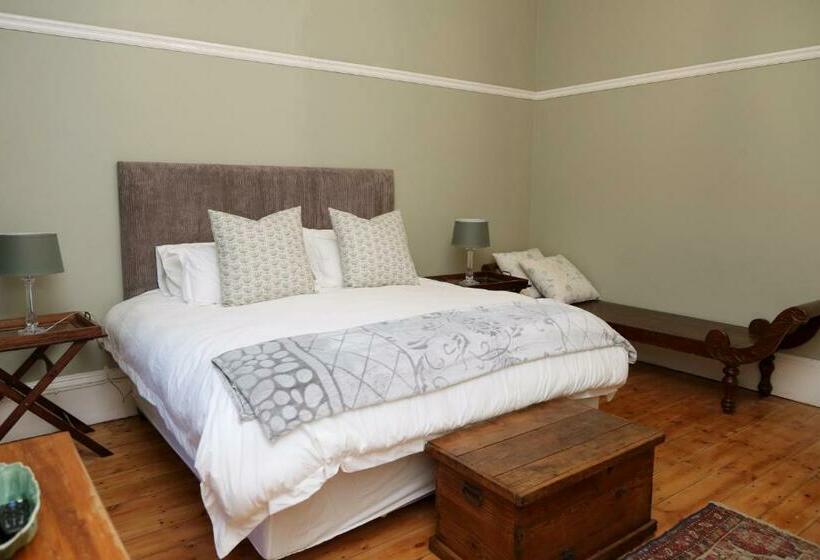 اتاق لوکس, Newington Place