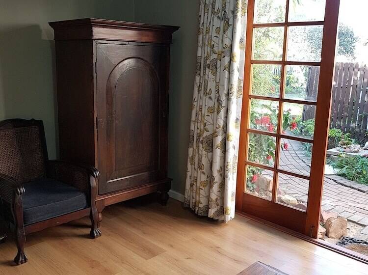 اتاق استاندارد, Newington Place