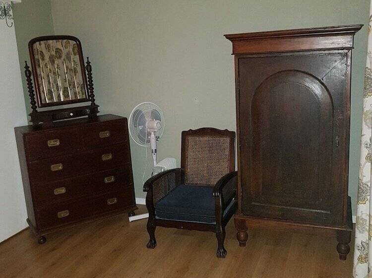 اتاق استاندارد, Newington Place