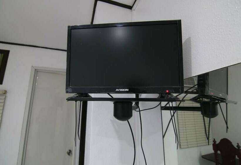 اتاق اکونومی, Juliano