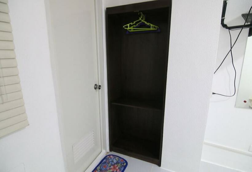 اتاق اکونومی, Juliano