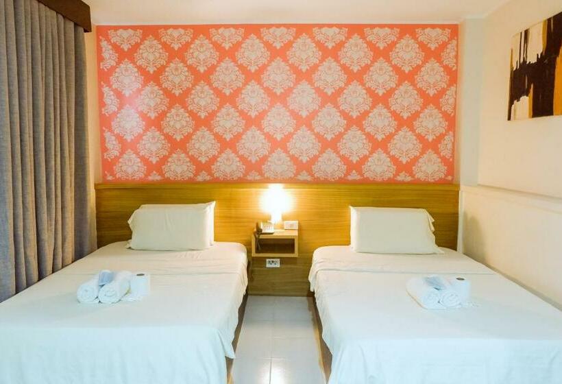 اتاق خانوادگی, Juliano