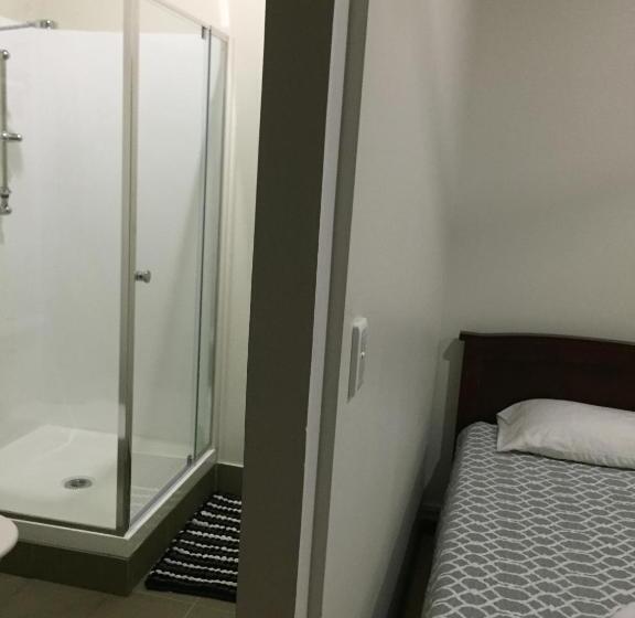 اتاق استاندارد, Talofa Inn