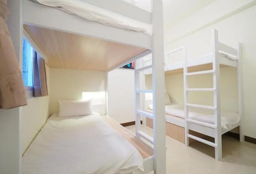 اتاق استاندارد چهار تخته, Love And Peace B&b