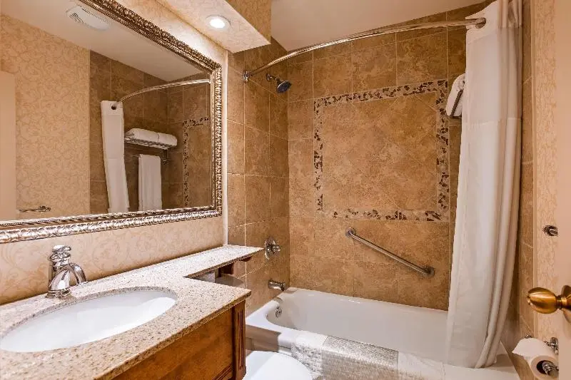 اتاق خانوادگی, Love And Peace B&b