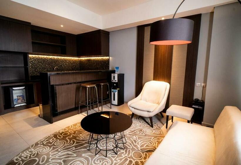 جناح جونيور, Midtown Hotel Samarinda