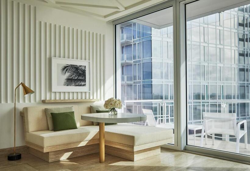 Студио Стандарт с Видом, Four Seasons Hotel At The Surf Club