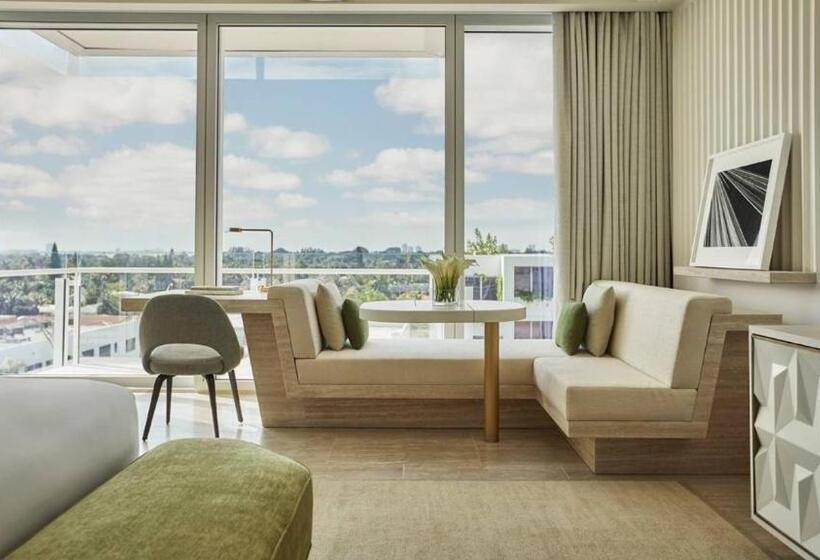 جناح ذو إطلالة, Four Seasons Hotel At The Surf Club