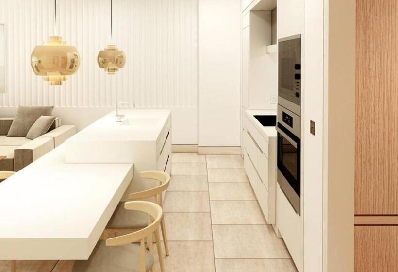 جناح مطلّ علي البحر, Four Seasons Hotel At The Surf Club