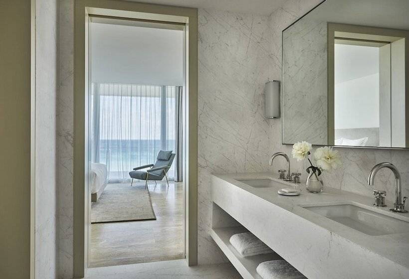 غرفه قياسيه سريرين مزدوجين, Four Seasons Hotel At The Surf Club