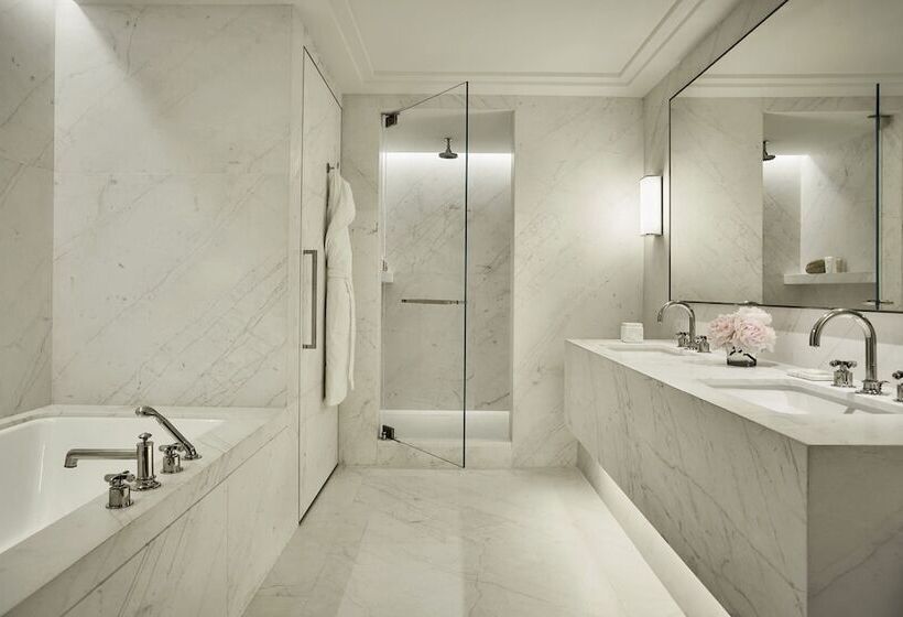 غرفة قياسية سرير كينج لذوى الإحتياجات الخاصة, Four Seasons Hotel At The Surf Club