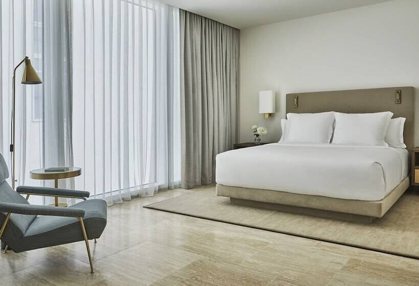 جناح بغرفتي نوم, Four Seasons Hotel At The Surf Club