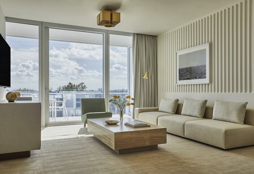 جناح ذو إطلالة, Four Seasons Hotel At The Surf Club